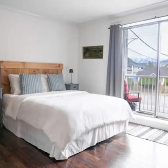Wanderlust Studio Suite With Private Patio | hotel Vancouver | Trivago
