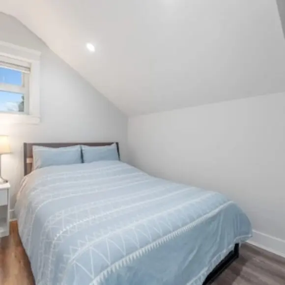 Cozy Renovated 2br Laneway Home | hotel Vancouver | Trivago