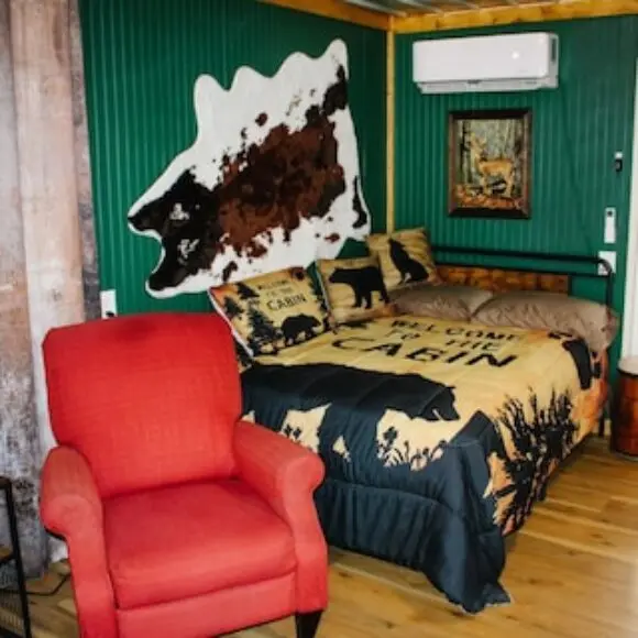 #1 ~ Modern Hunting One Room Cabin ~ Wheelchair Accessible Cabin | hotel Toronto | Trivago