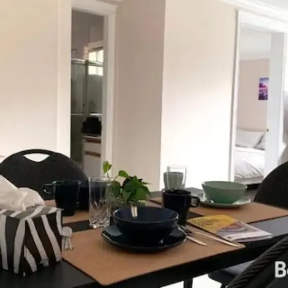 Perfect Location – Tidy & Comfy Suite 5 Mins to Skytrain & Restaurant & Banks 2 Stops To Metrotown 5 Stops To Downtown | hotel Vancouver | Trivago