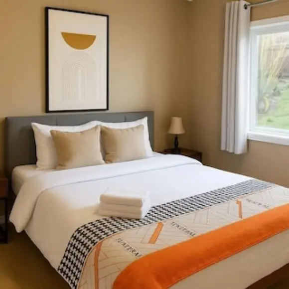 Peaceful 2-bedroom suite with private entrance full kitchen and 1 bath. Enjoy a bright living space smart TV Wi-Fi and access to a tranquil garden | hotel Vancouver | Trivago