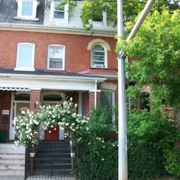 Comfy Guest House | hotel Toronto | Trivago