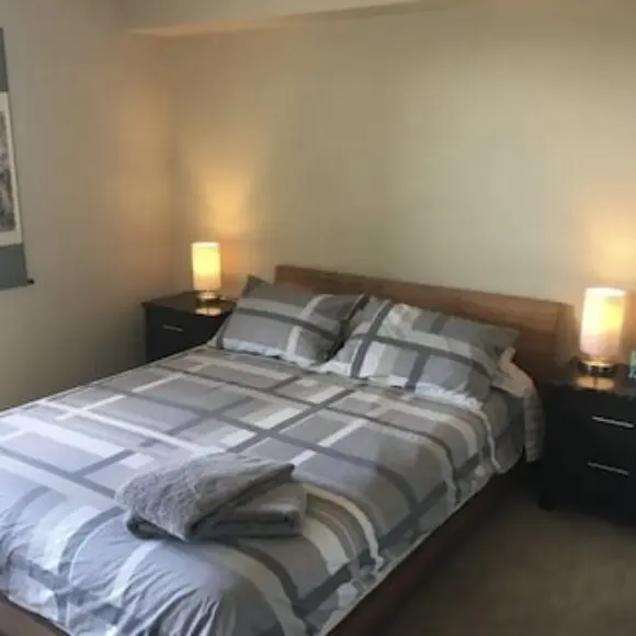 A Quiet Private Suite Overlooking A Quaint Lake | hotel Vancouver | Trivago