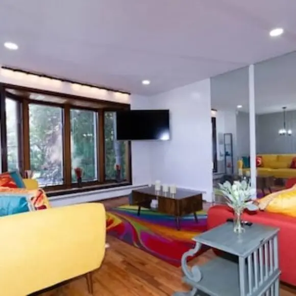 Cheerful & Beautiful 3-bedroom High Ranch With Free Parking | hotel New York City | Trivago