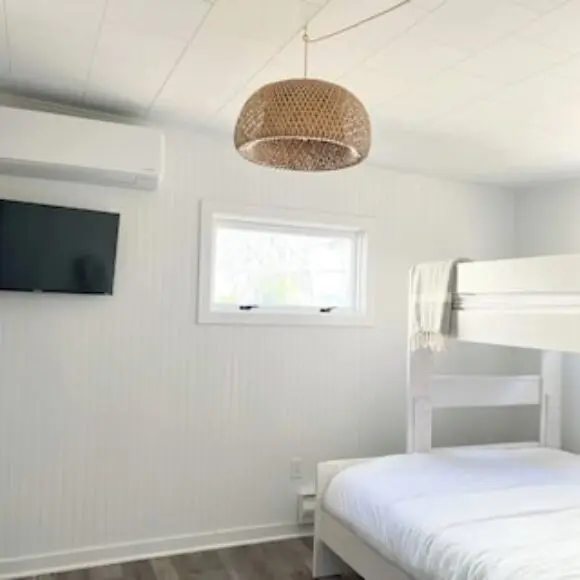 The Greenport Beach Cottage: 3 Min Walk To Beach 3 Min Drive To Town | hotel New York City | Trivago