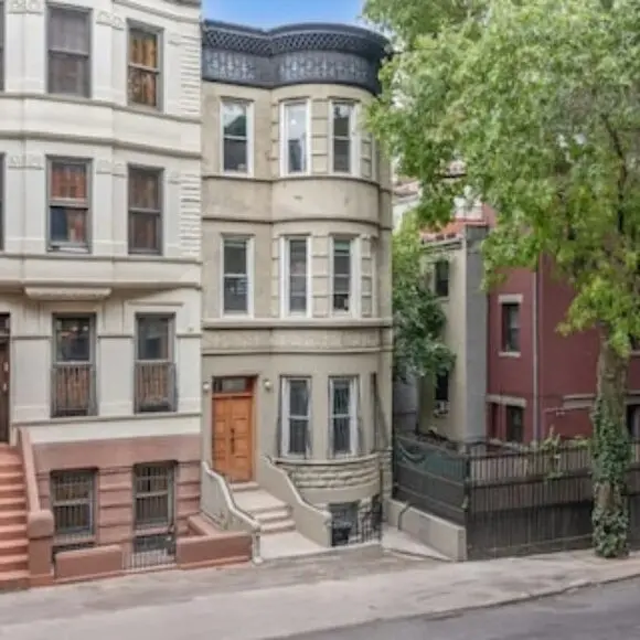 Prime Location 2bdr Loft: Patio Steps To Subway | hotel New York City | Trivago