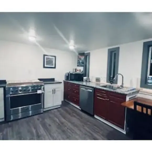 Hidden Oasis Victoria Bc 2bdrm (no Cleaning Fee)! | hotel Vancouver | Trivago