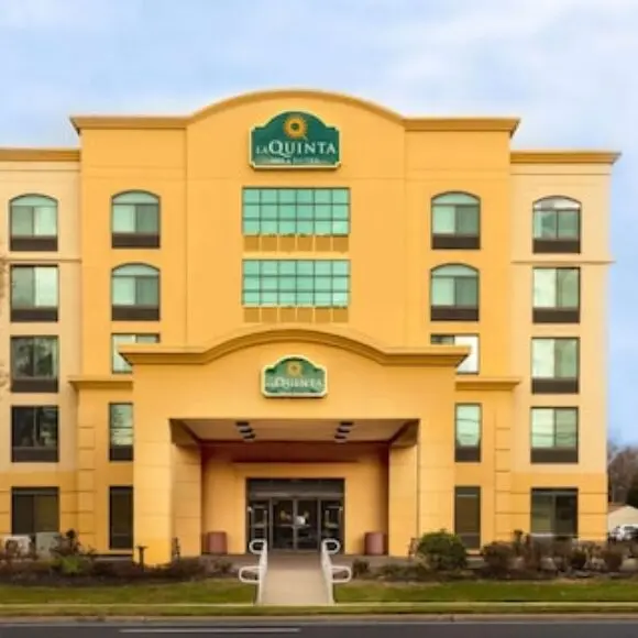 La Quinta Inn & Suites by Wyndham Garden City | hotel New York City | Trivago