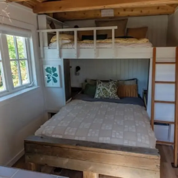 Stylish Garden Cottage w/Bunkie fenced yard + off-leash dog park! | hotel Vancouver | Trivago