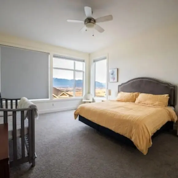 A Mountain Retreat with Views Hot Tub & AC | hotel Vancouver | Trivago