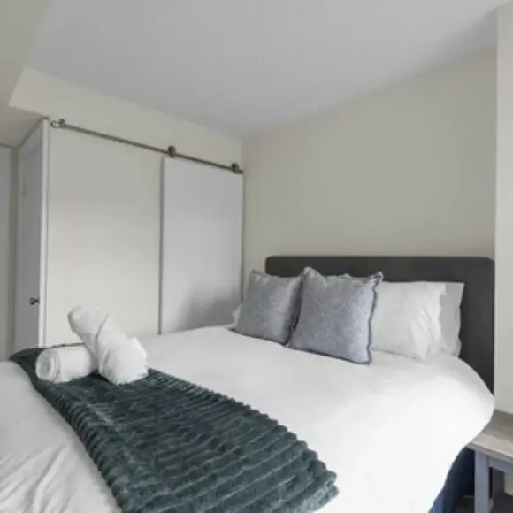 Comfy 1br – King West – Transit Access – Gym | hotel Toronto | Trivago
