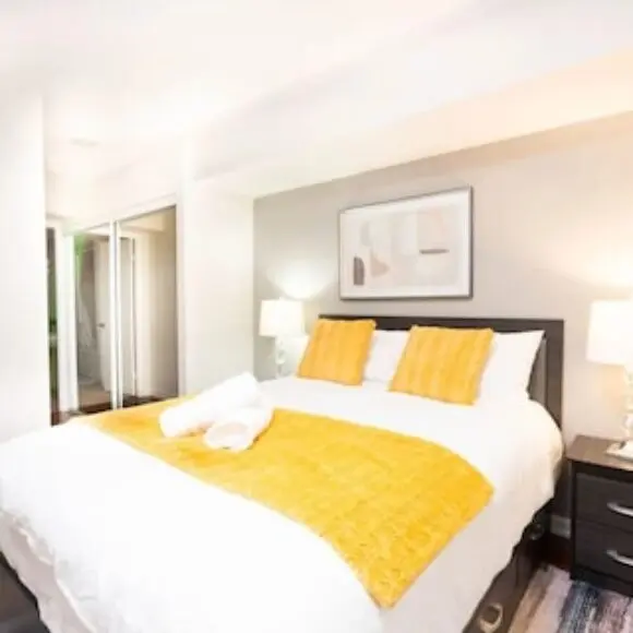 Urban Vistas – Premier Dundas Square Locale & City Views | hotel Toronto | Trivago